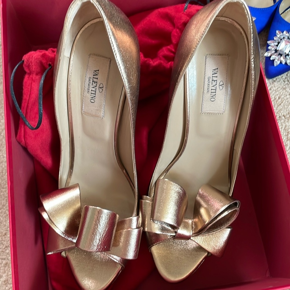 Auth. Valentino Rose gold shoes